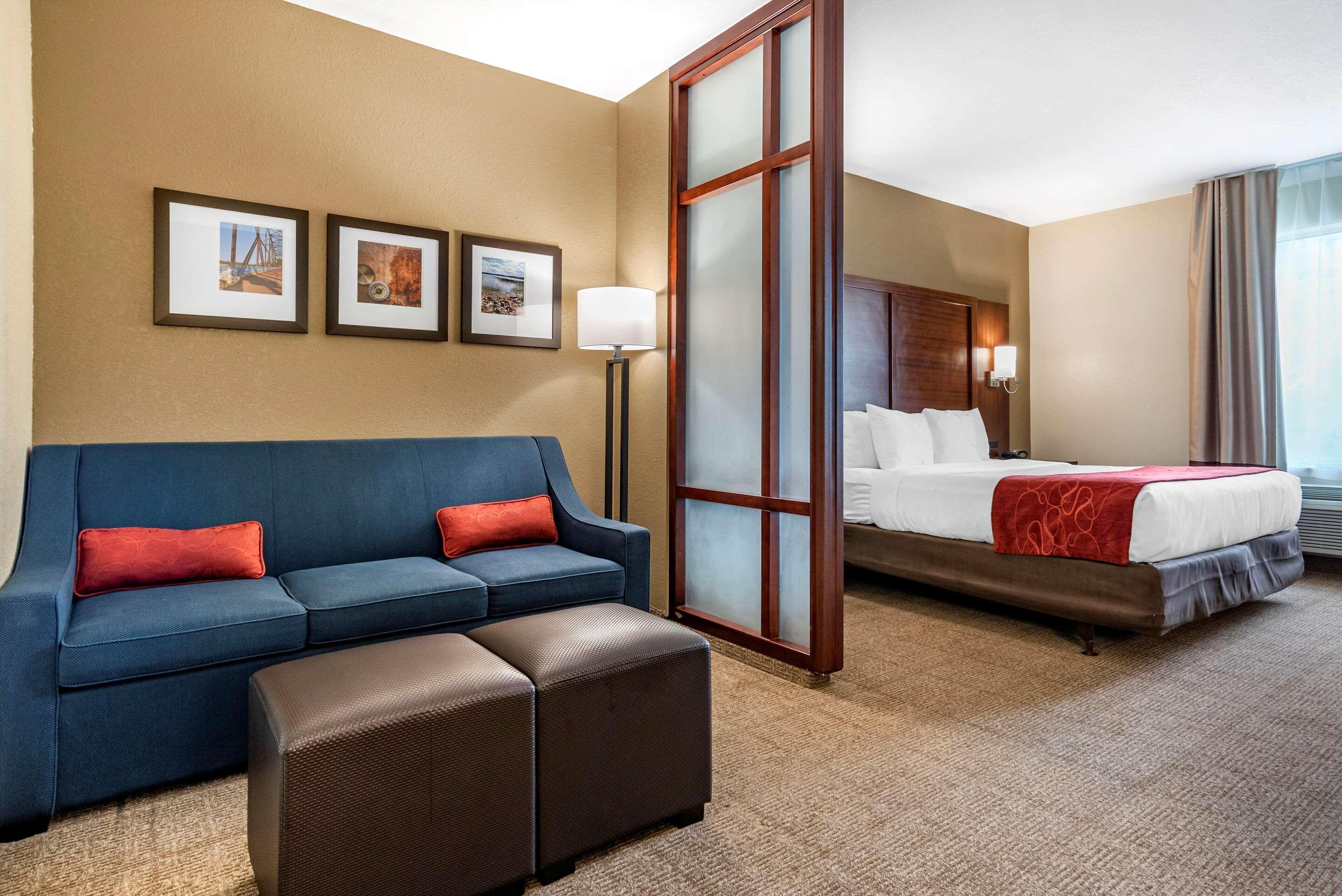 Comfort Suites Airport Luckney Eksteriør billede