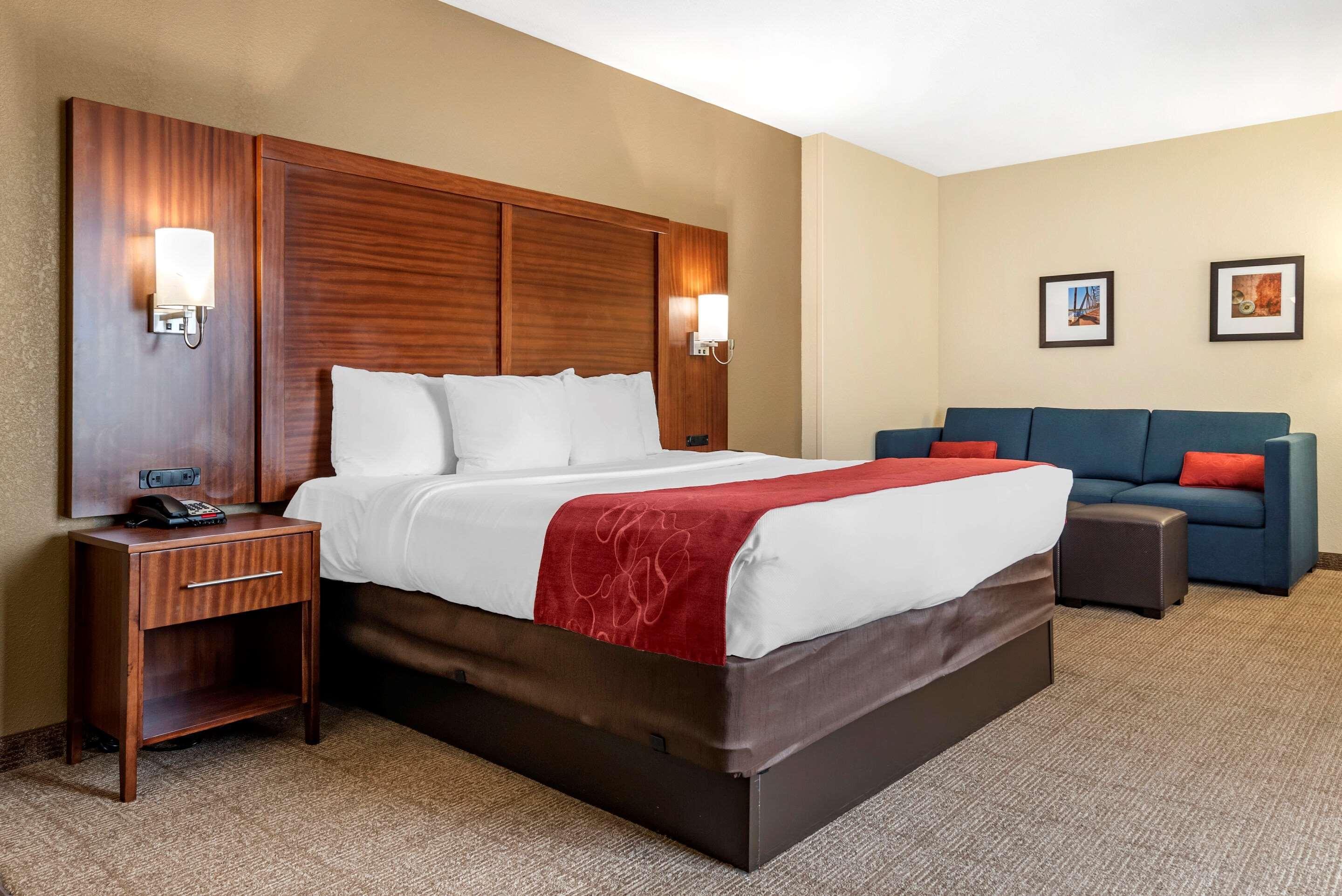Comfort Suites Airport Luckney Eksteriør billede