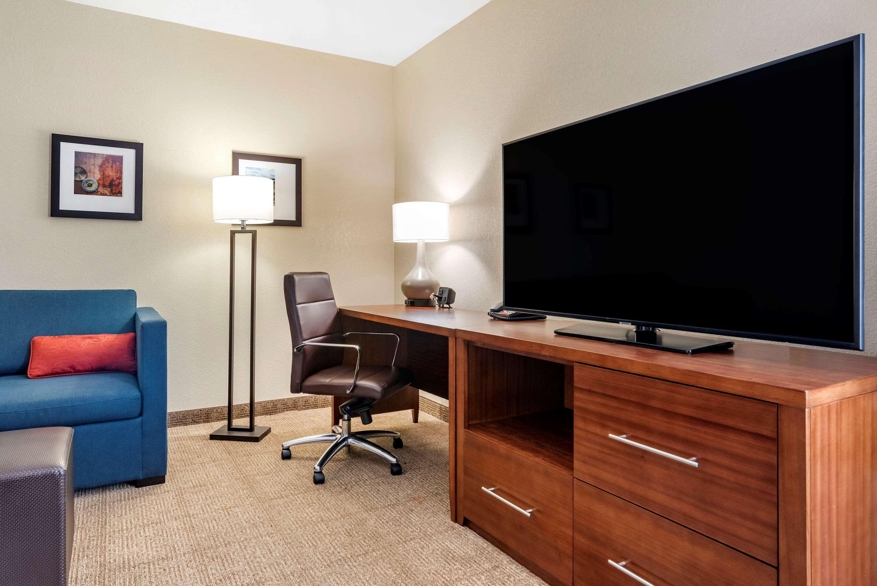 Comfort Suites Airport Luckney Eksteriør billede