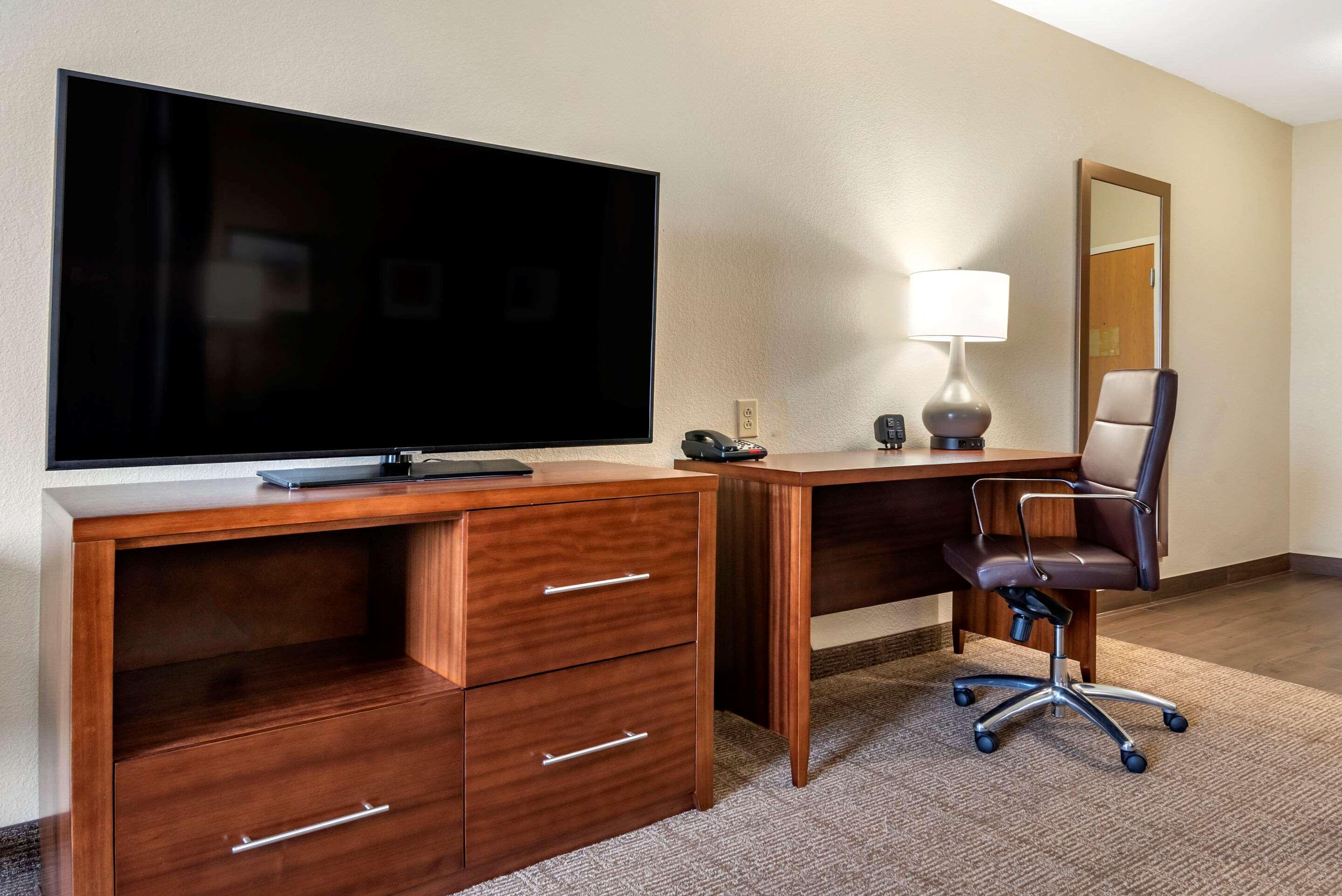 Comfort Suites Airport Luckney Eksteriør billede