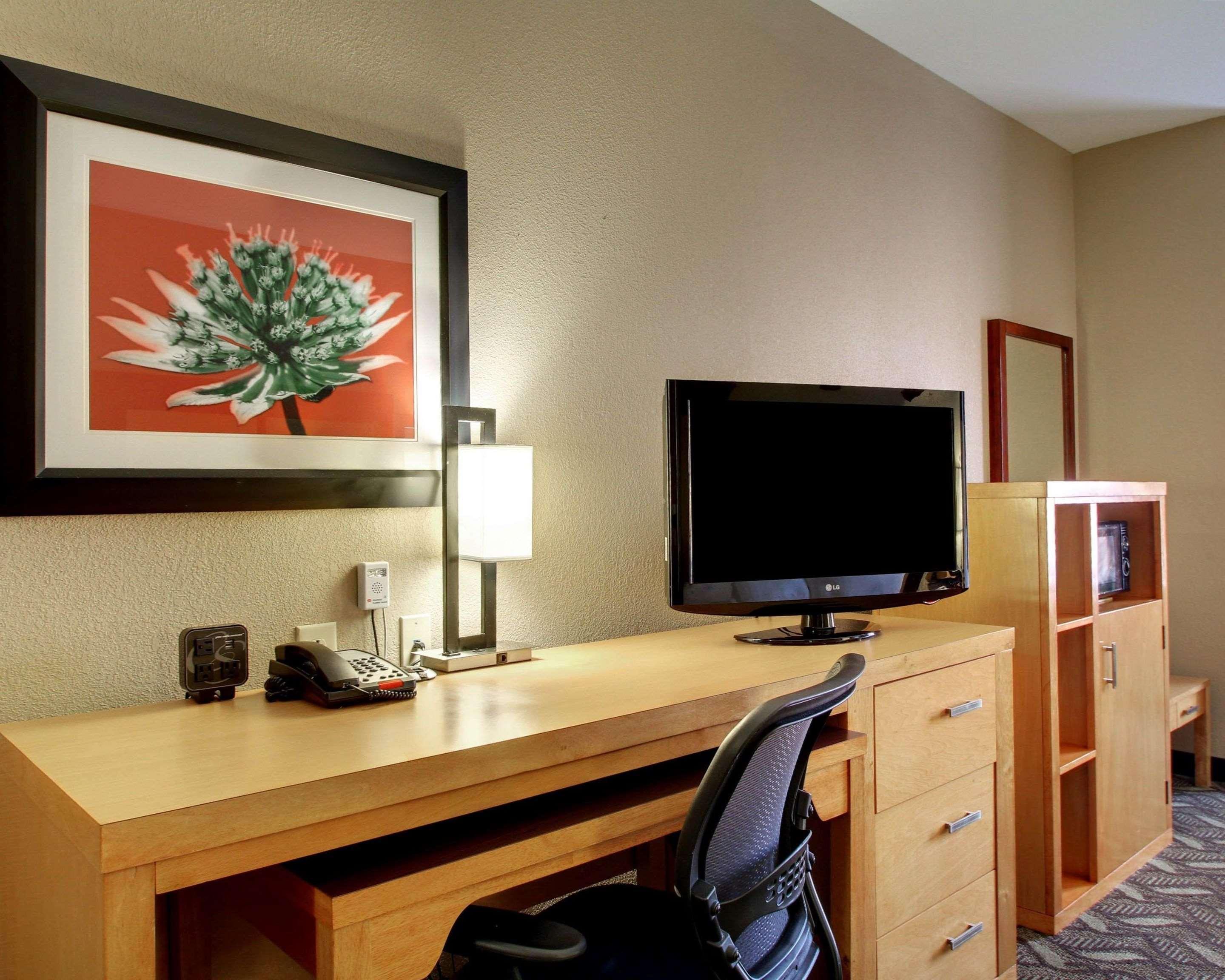 Comfort Suites Airport Luckney Eksteriør billede