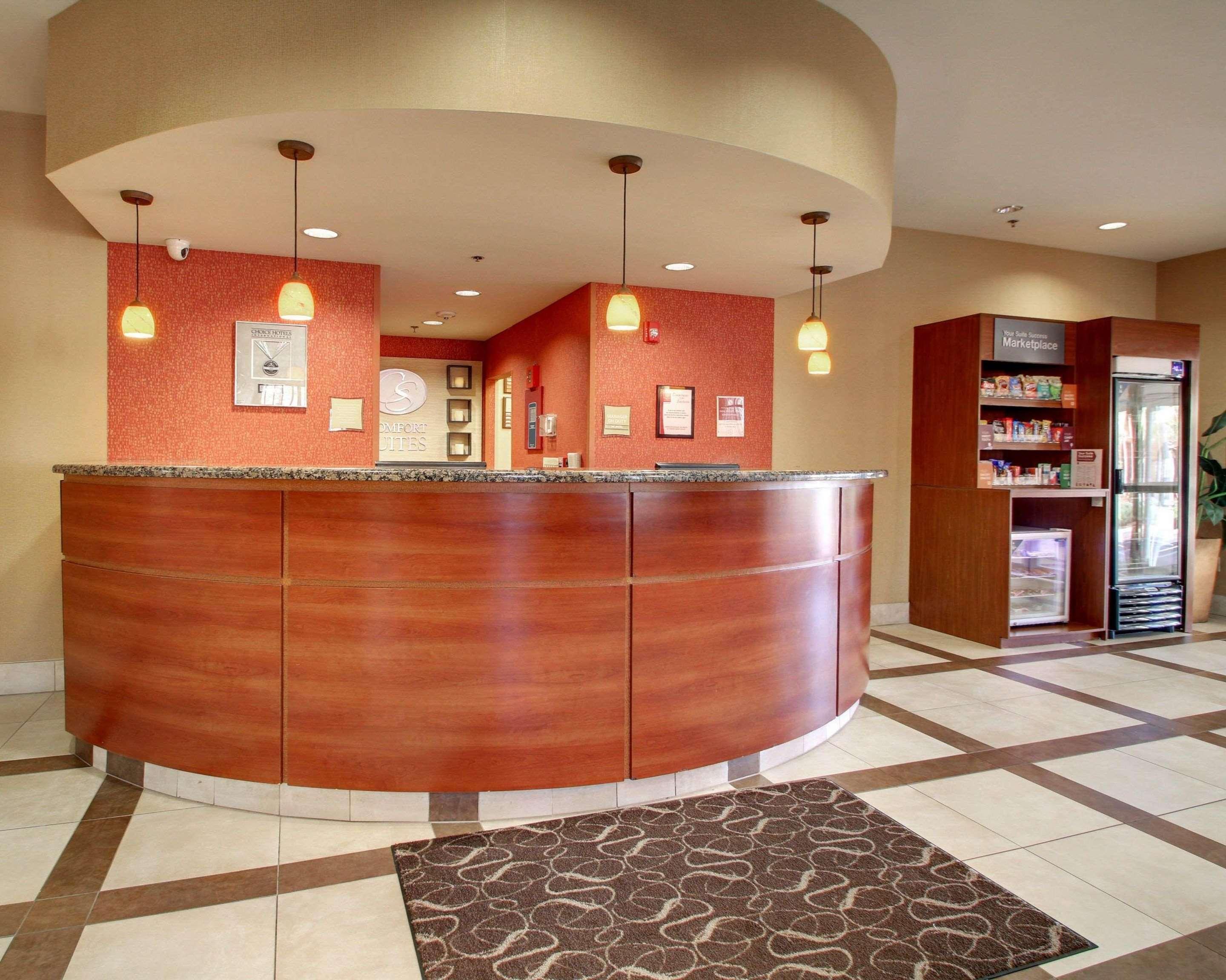 Comfort Suites Airport Luckney Eksteriør billede