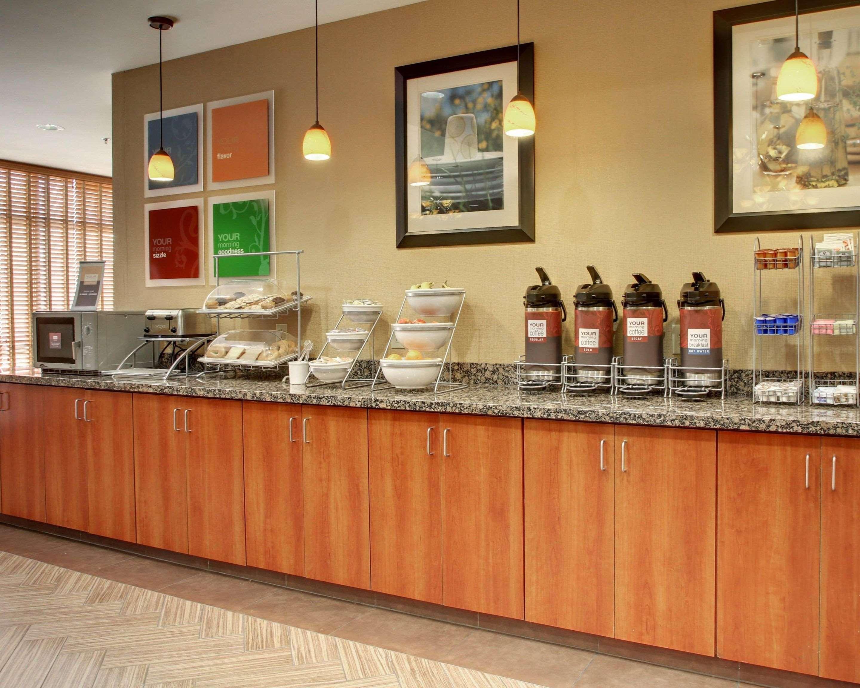 Comfort Suites Airport Luckney Eksteriør billede