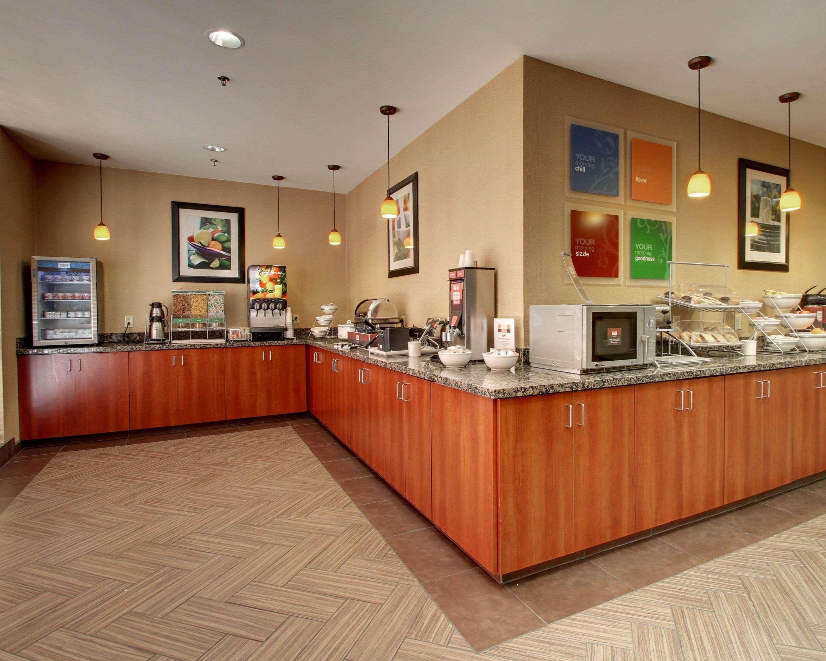 Comfort Suites Airport Luckney Eksteriør billede