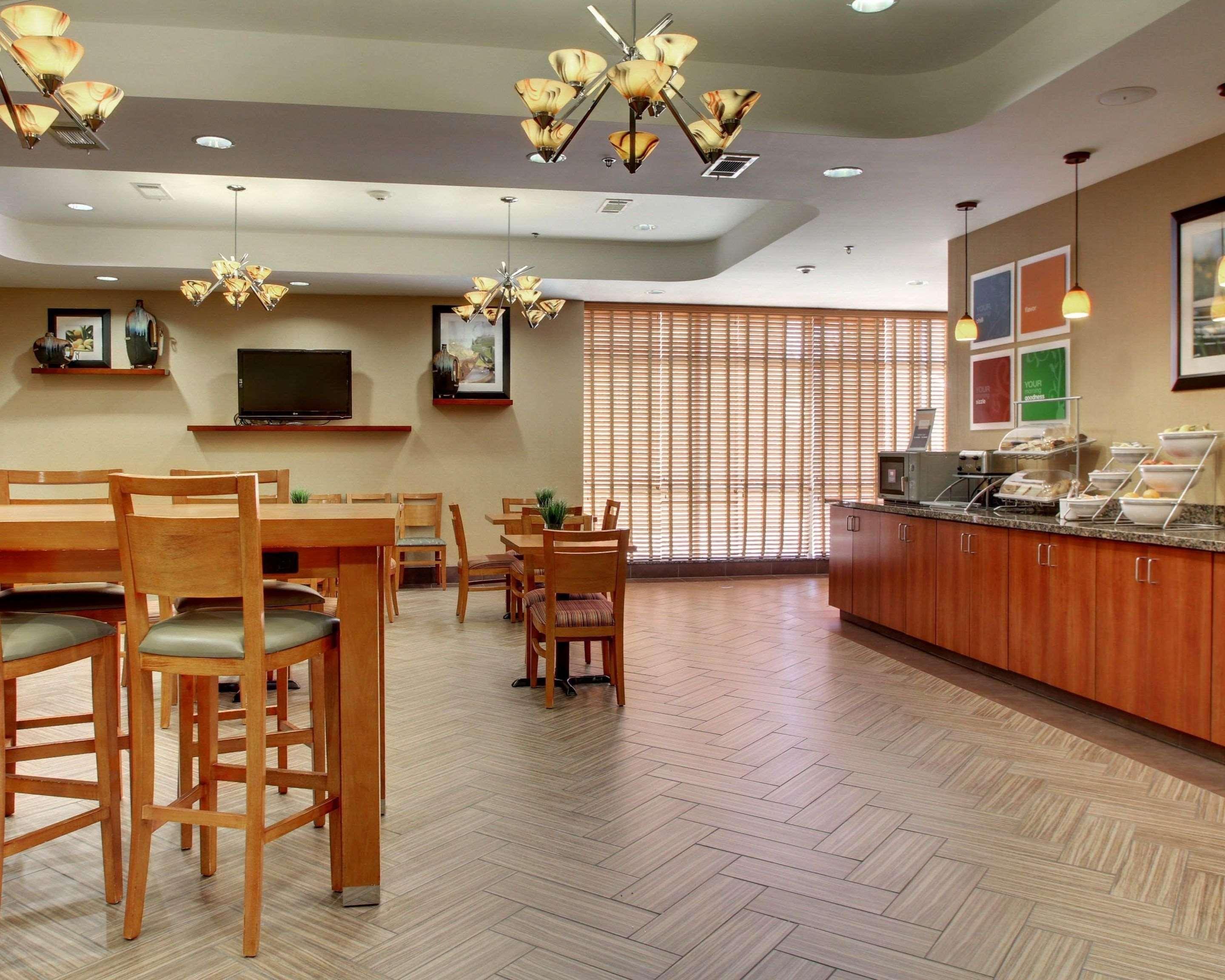 Comfort Suites Airport Luckney Eksteriør billede