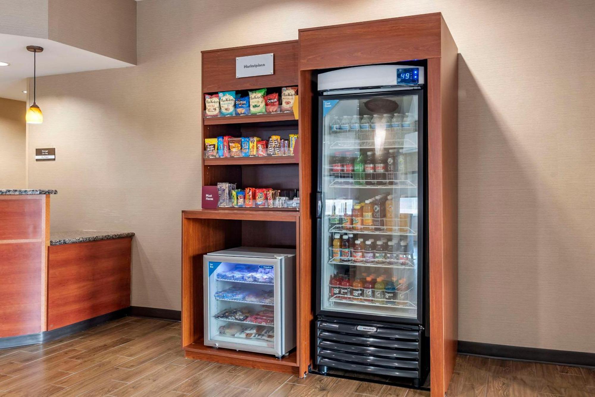 Comfort Suites Airport Luckney Eksteriør billede