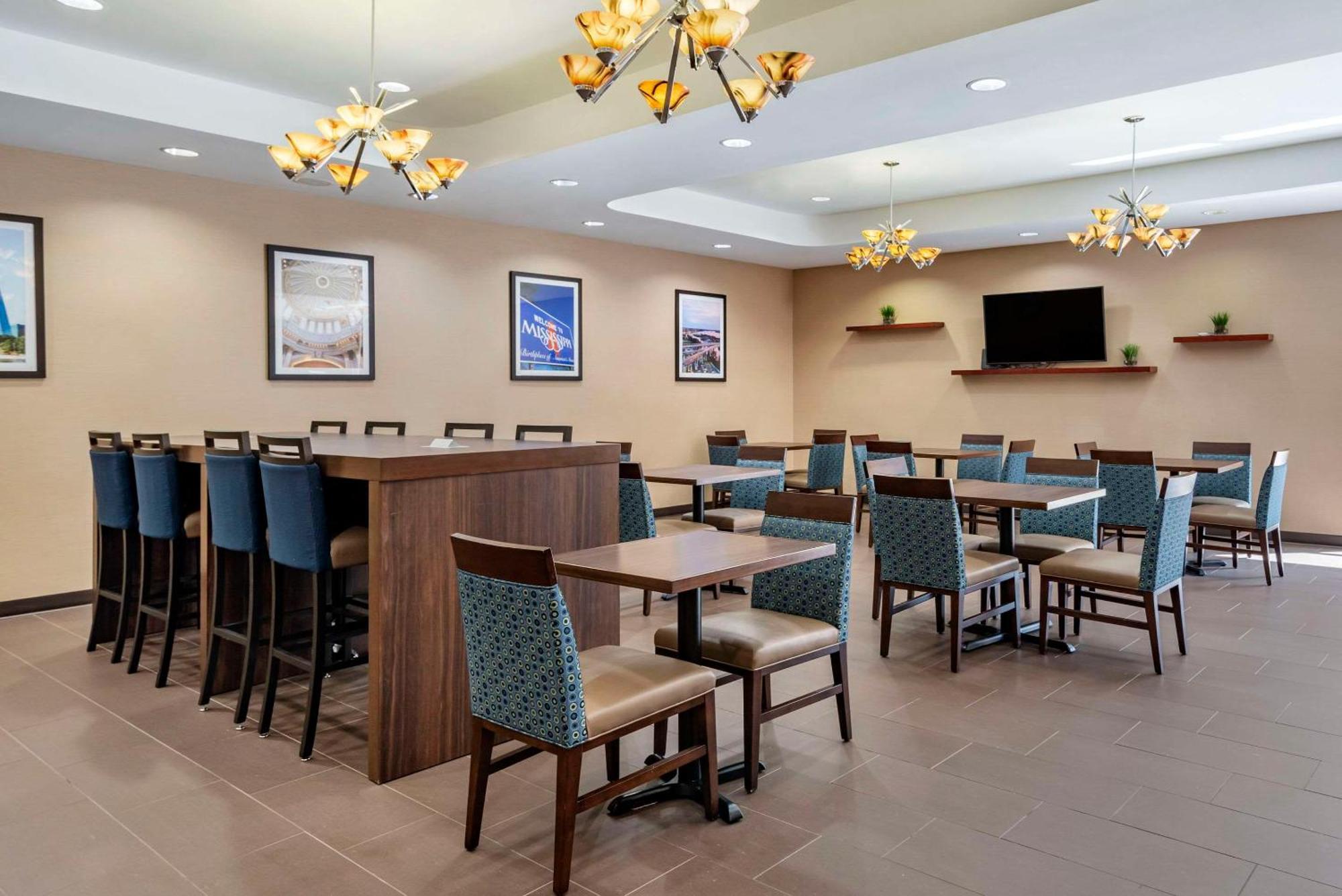 Comfort Suites Airport Luckney Eksteriør billede