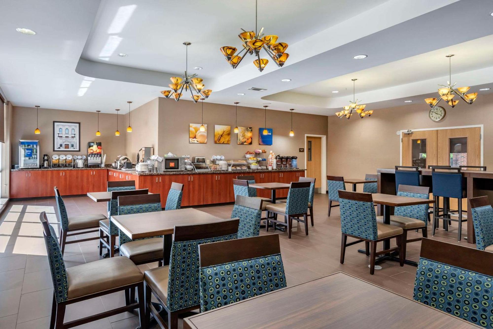 Comfort Suites Airport Luckney Eksteriør billede