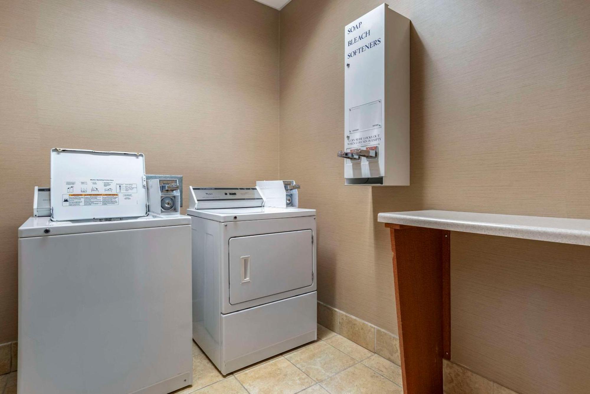 Comfort Suites Airport Luckney Eksteriør billede