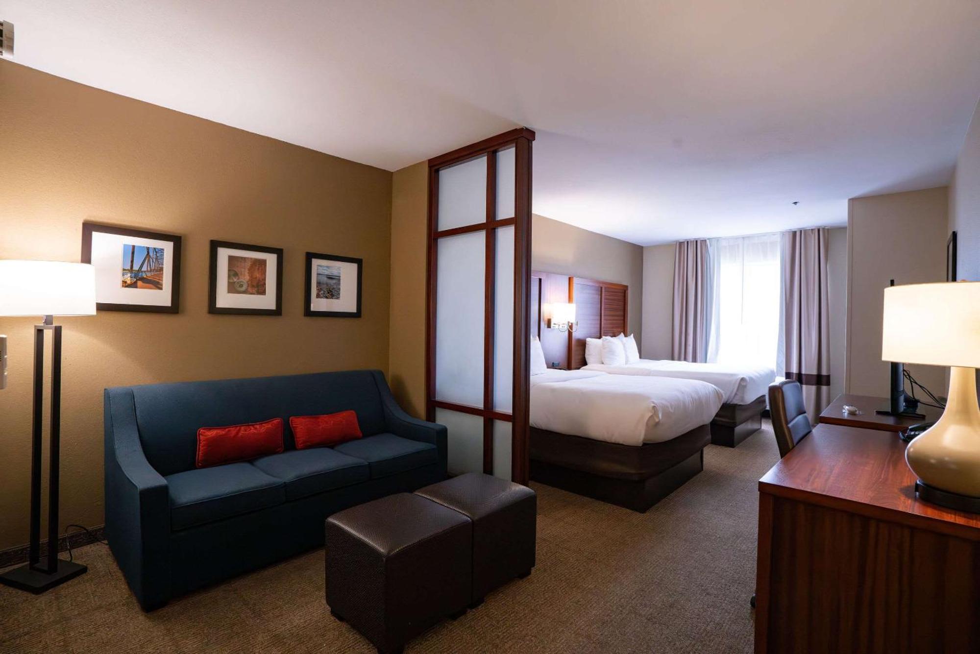 Comfort Suites Airport Luckney Eksteriør billede