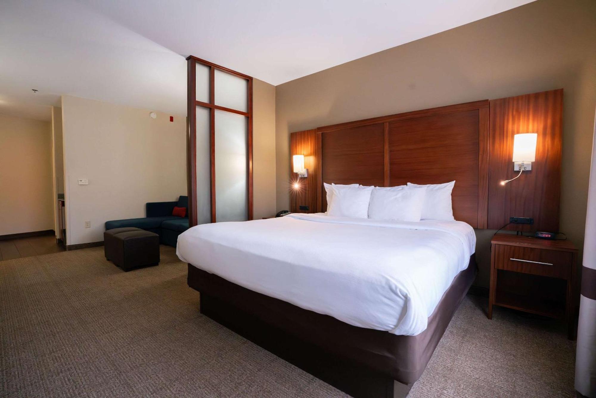 Comfort Suites Airport Luckney Eksteriør billede