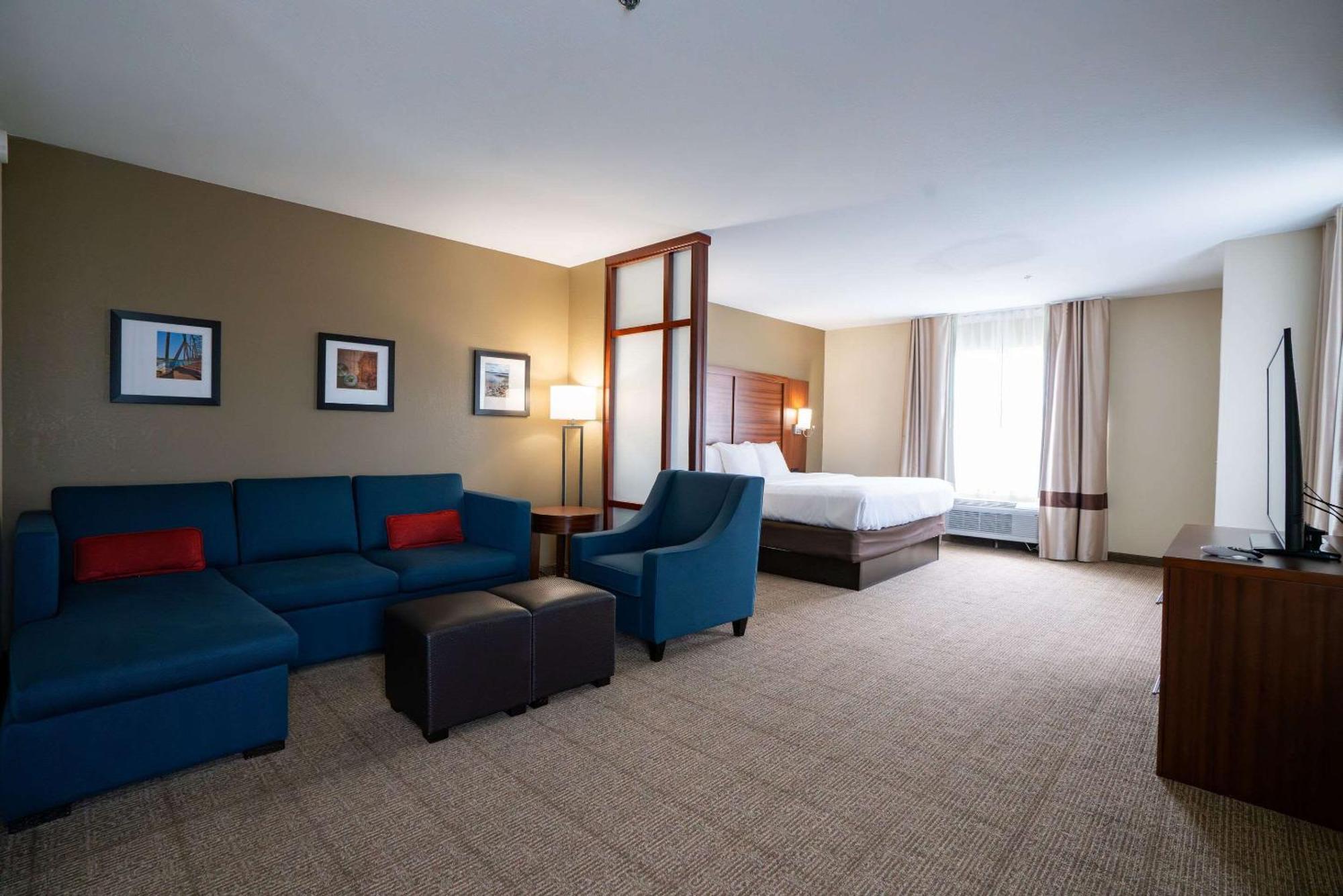 Comfort Suites Airport Luckney Eksteriør billede