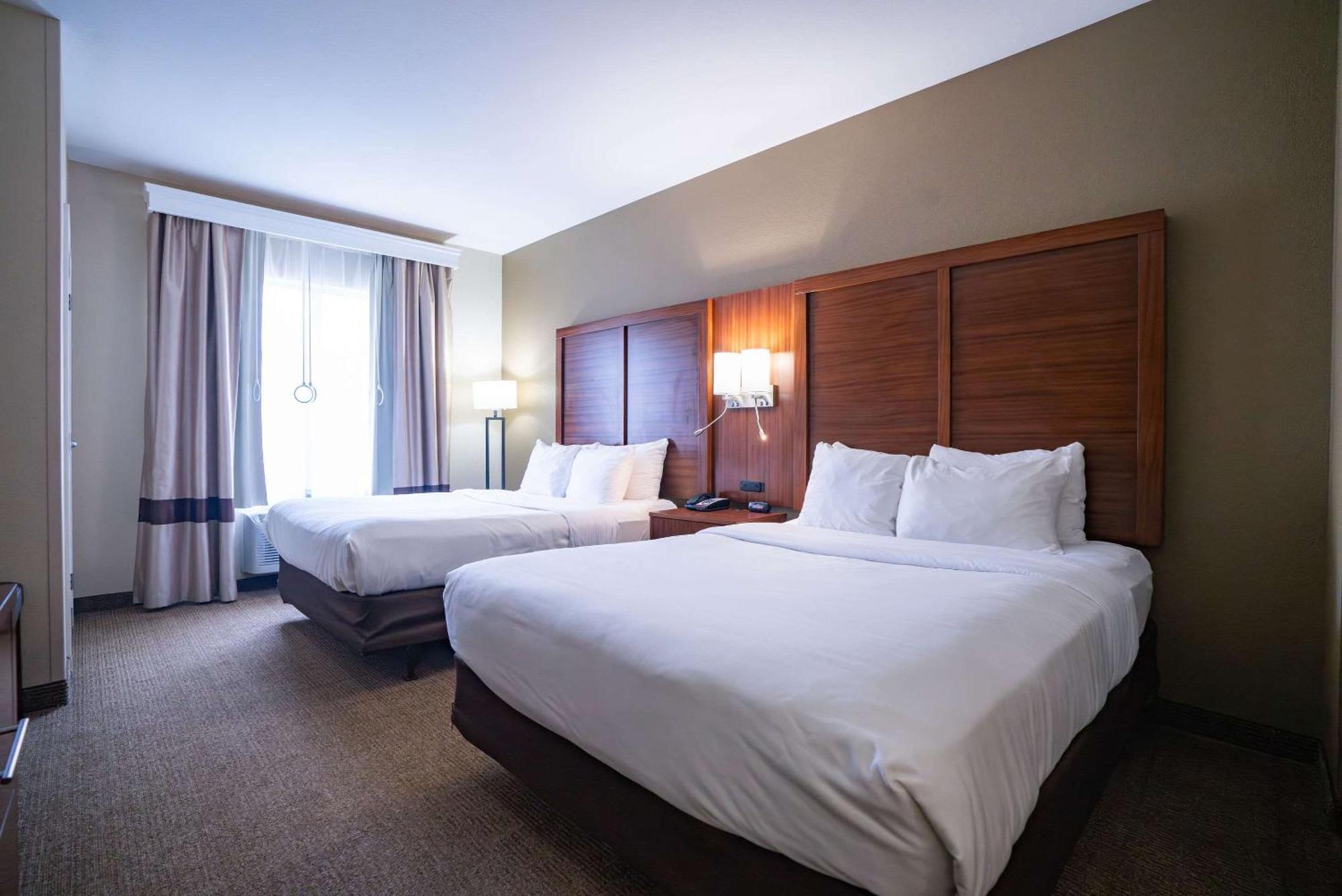 Comfort Suites Airport Luckney Eksteriør billede