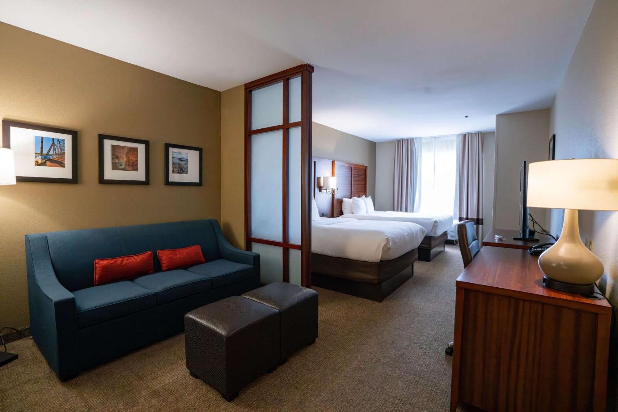 Comfort Suites Airport Luckney Eksteriør billede