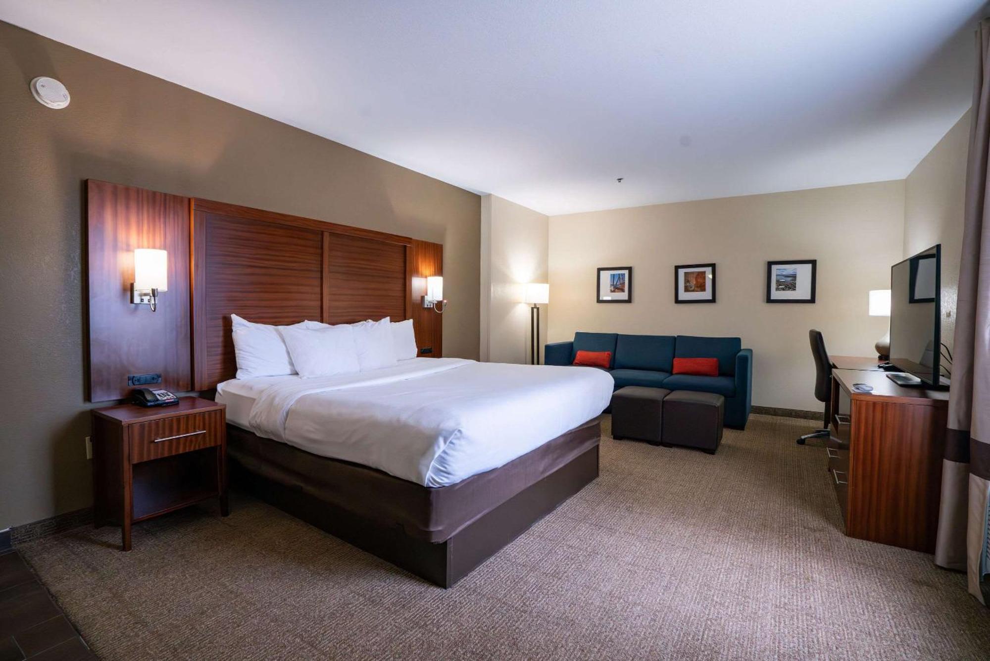 Comfort Suites Airport Luckney Eksteriør billede