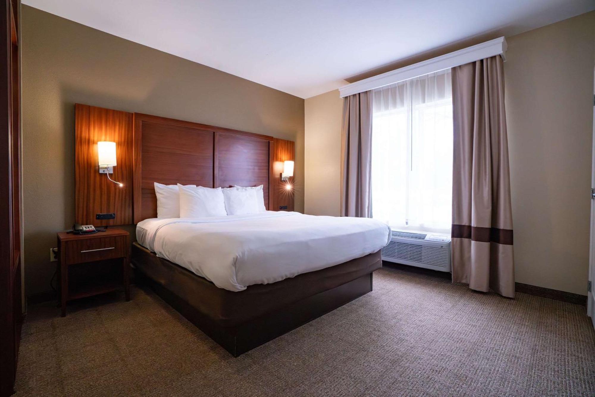 Comfort Suites Airport Luckney Eksteriør billede