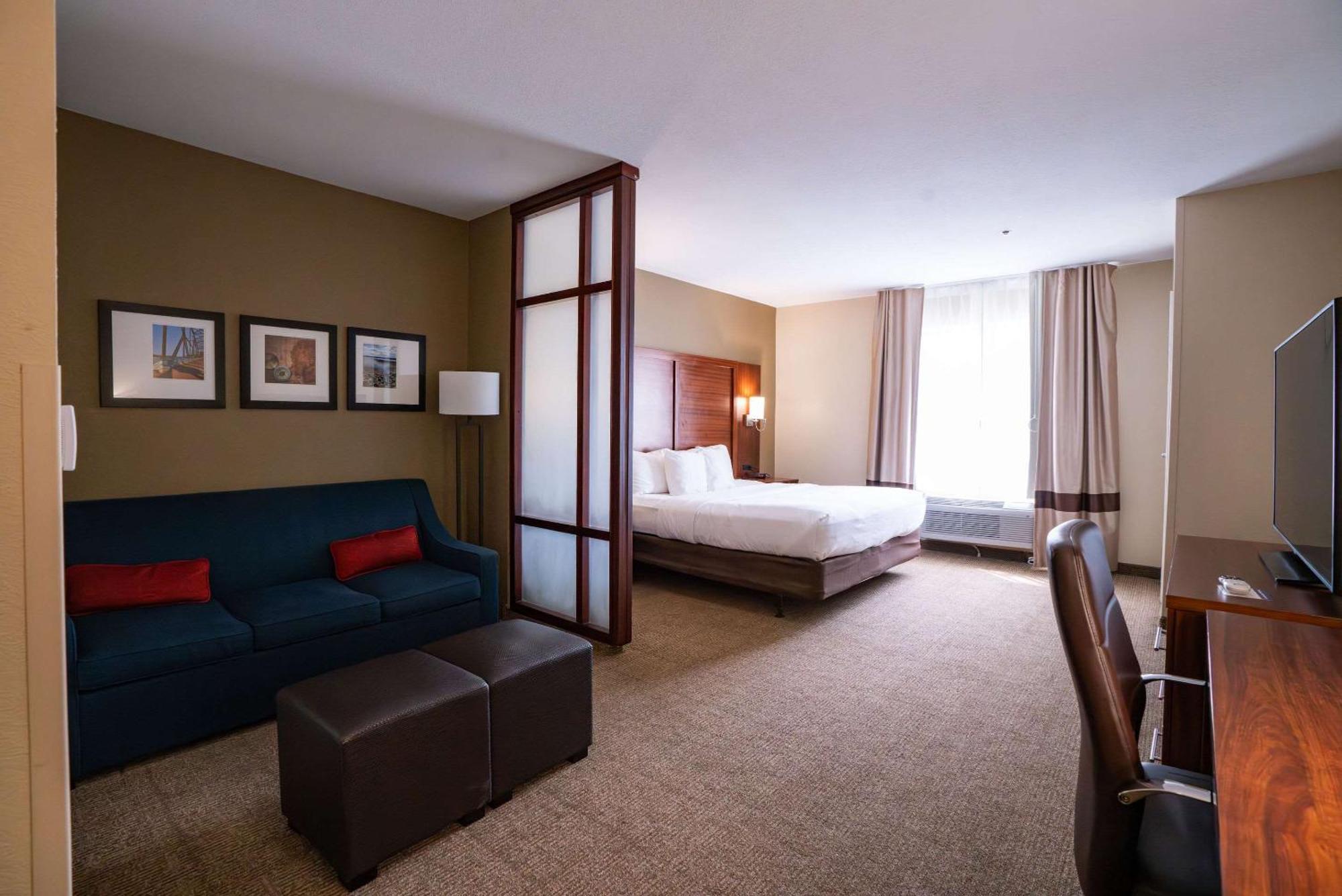 Comfort Suites Airport Luckney Eksteriør billede